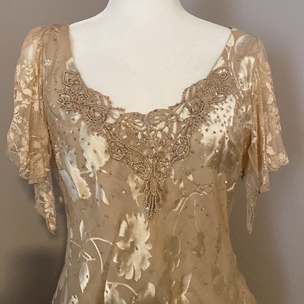 Mother of the bride 2 piece gown. Size 8. Worn 1 time. Excellent condition. - Picture 2 of 11